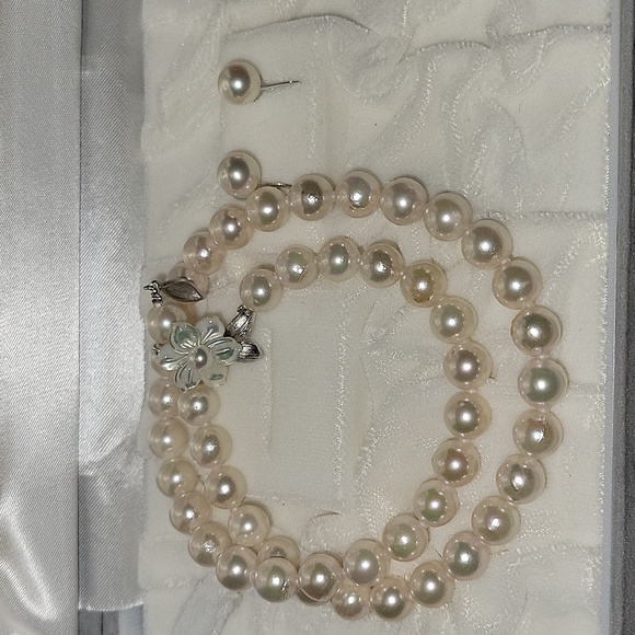 Pearl necklace and earrings in 14k white gold With Certificate